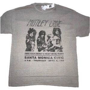 Buckle Gray Graphic Tee